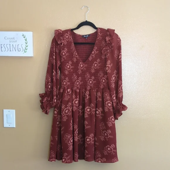 NWOT LucieV-Neck smocked Midi Dress,‎ Small Size - Picture 4 of 12